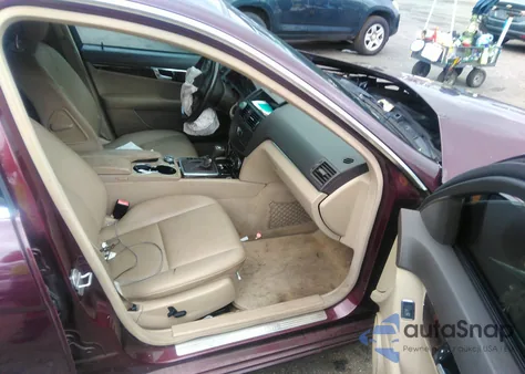 2009 Mercedes-Benz C 300 Sport/Luxury из США, поврежденный, VIN WDDGF54X59R076734